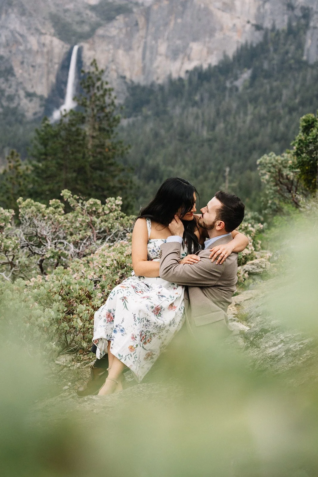 engagement session Yosemite granite cliffs background (11).jpg