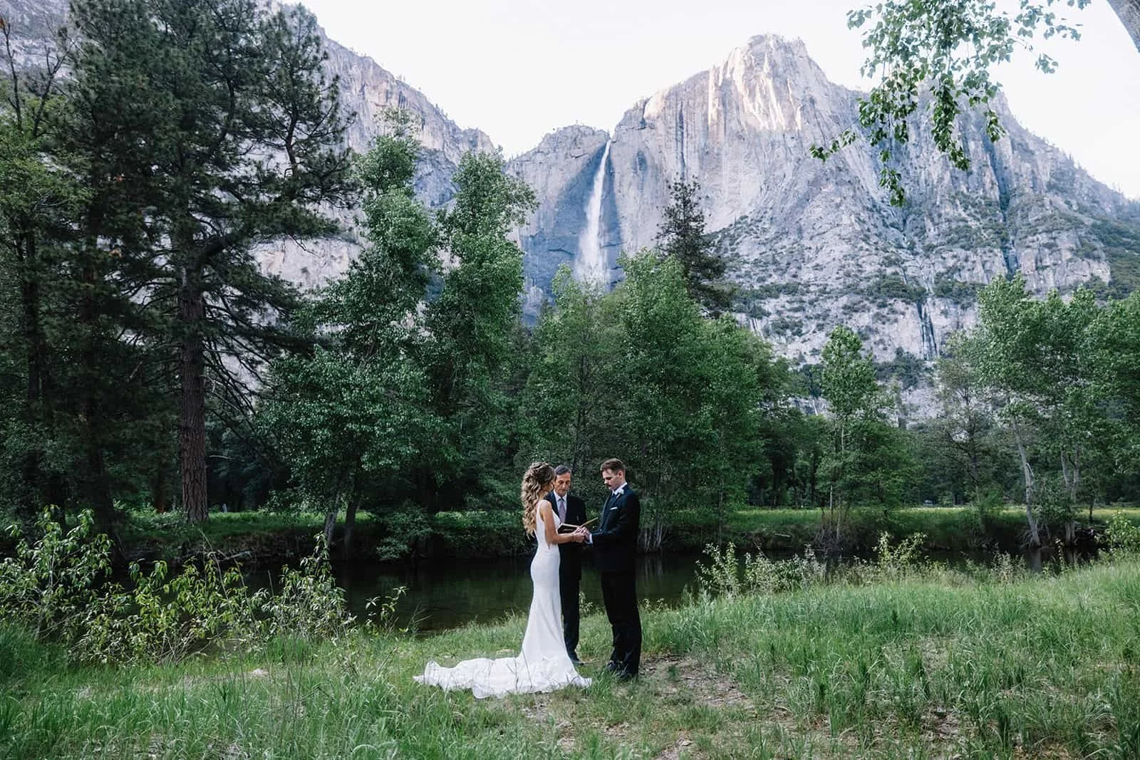 Elopement Ceremony: Tips for Stress-Free Planning