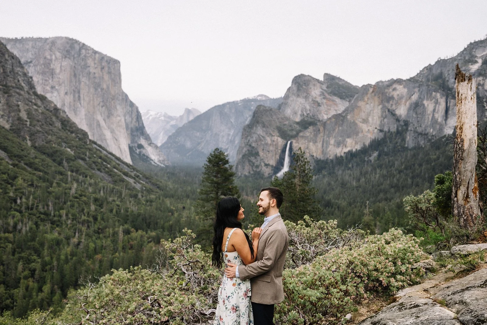 engagement session Yosemite granite cliffs background (6).jpg