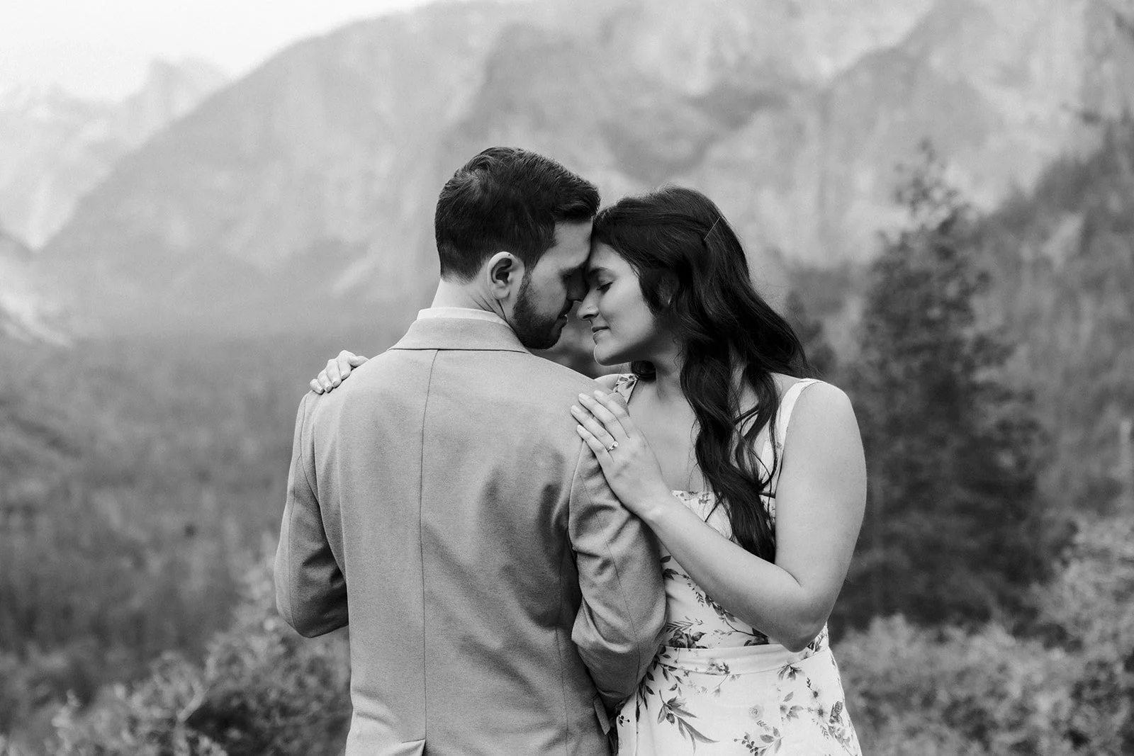 engagement session Yosemite granite cliffs background (20).jpg