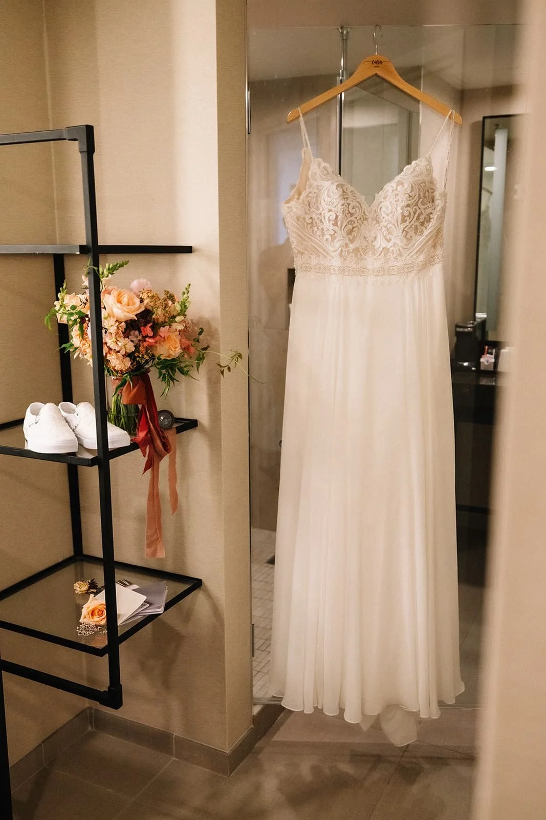 CaraShawn_GettingReady-Bride_0027_websize (1).jpg