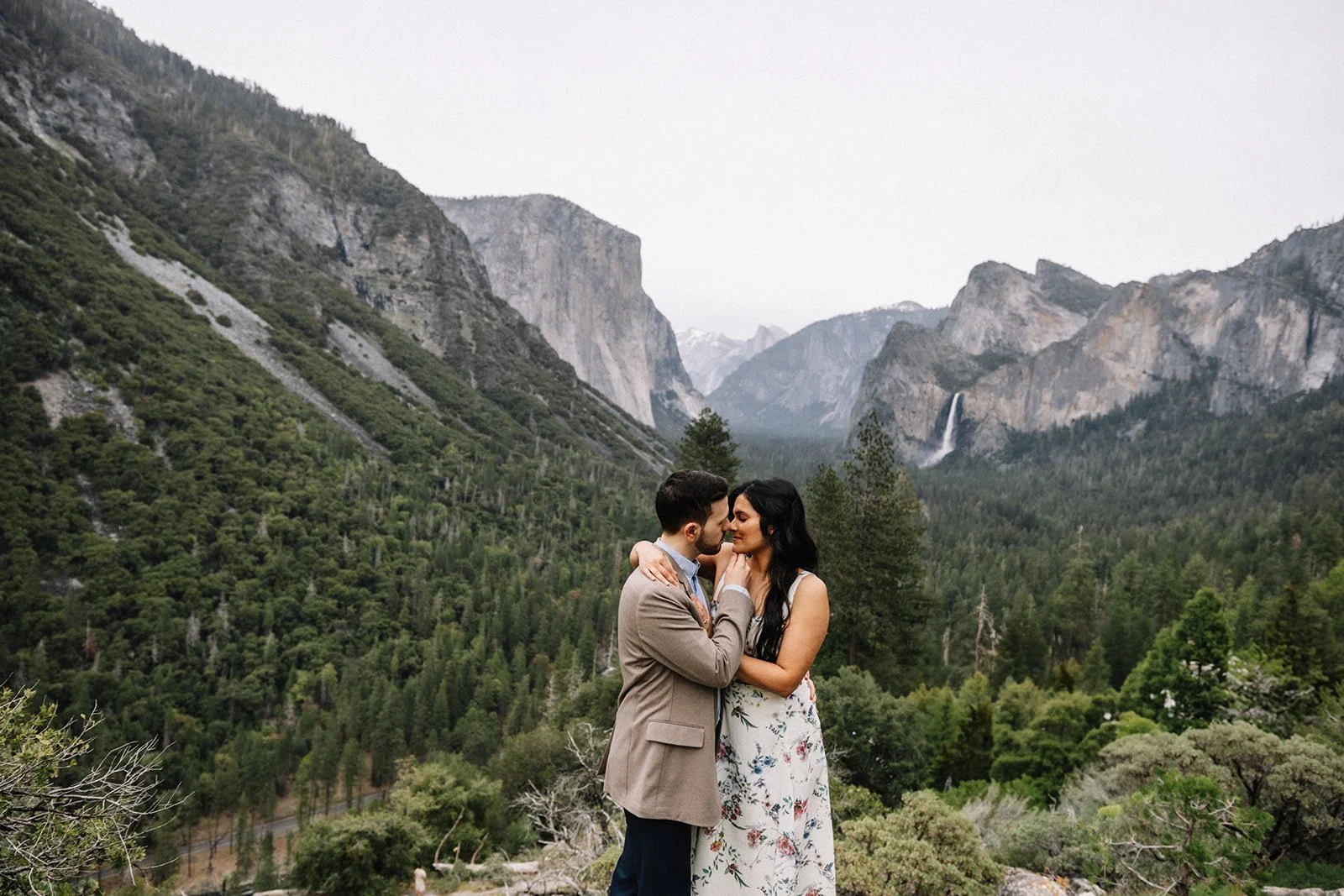 engagement session Yosemite granite cliffs background (17).jpg