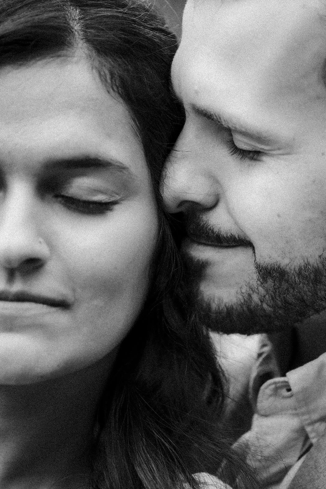 Yosemite meadow engagement session natural moments (14).jpg