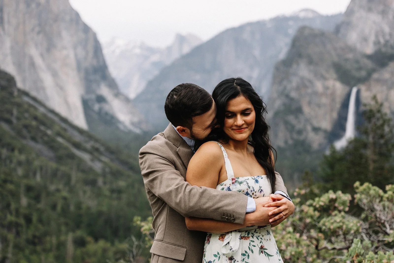 engagement session Yosemite granite cliffs background (9).jpg