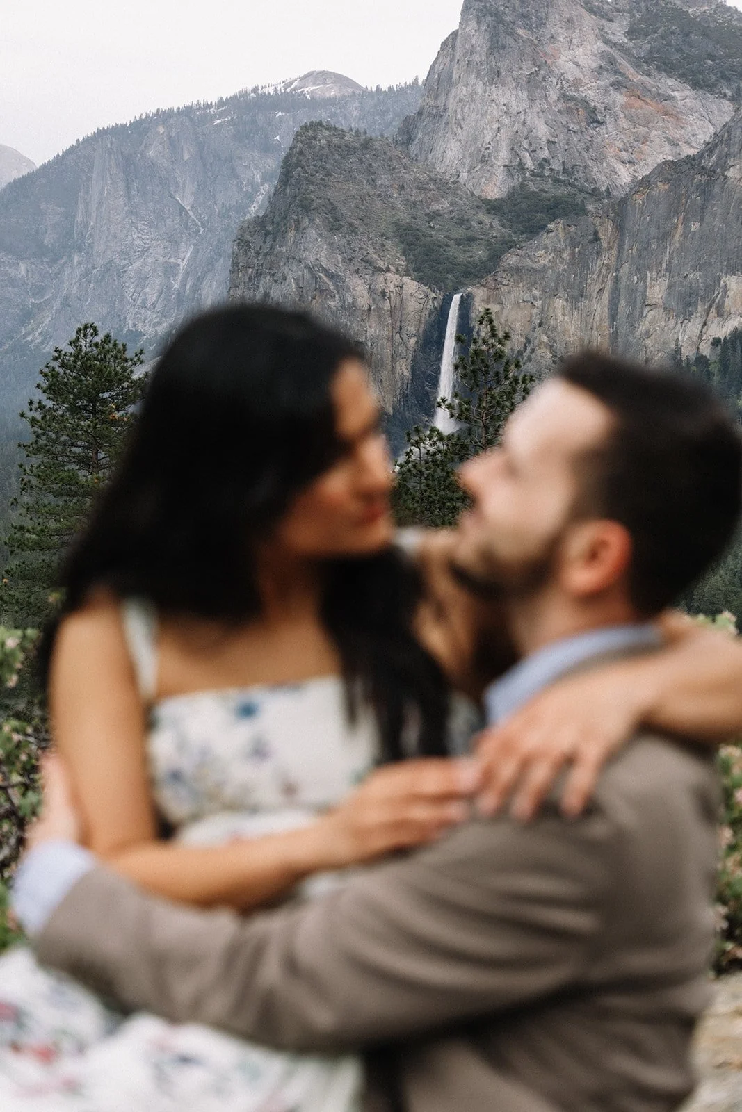 engagement session Yosemite granite cliffs background (12).jpg