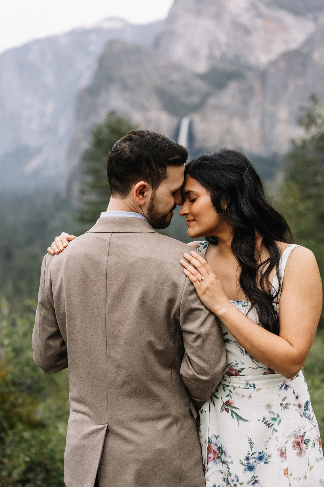 engagement session Yosemite granite cliffs background (19).jpg