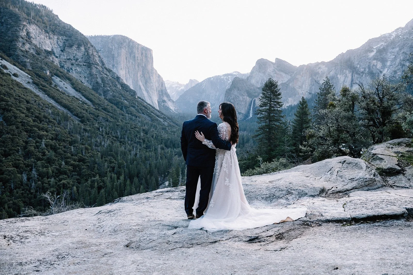Couple at Tunnel View Yosemite Sunrise - Yosemite elopement AJ Photography