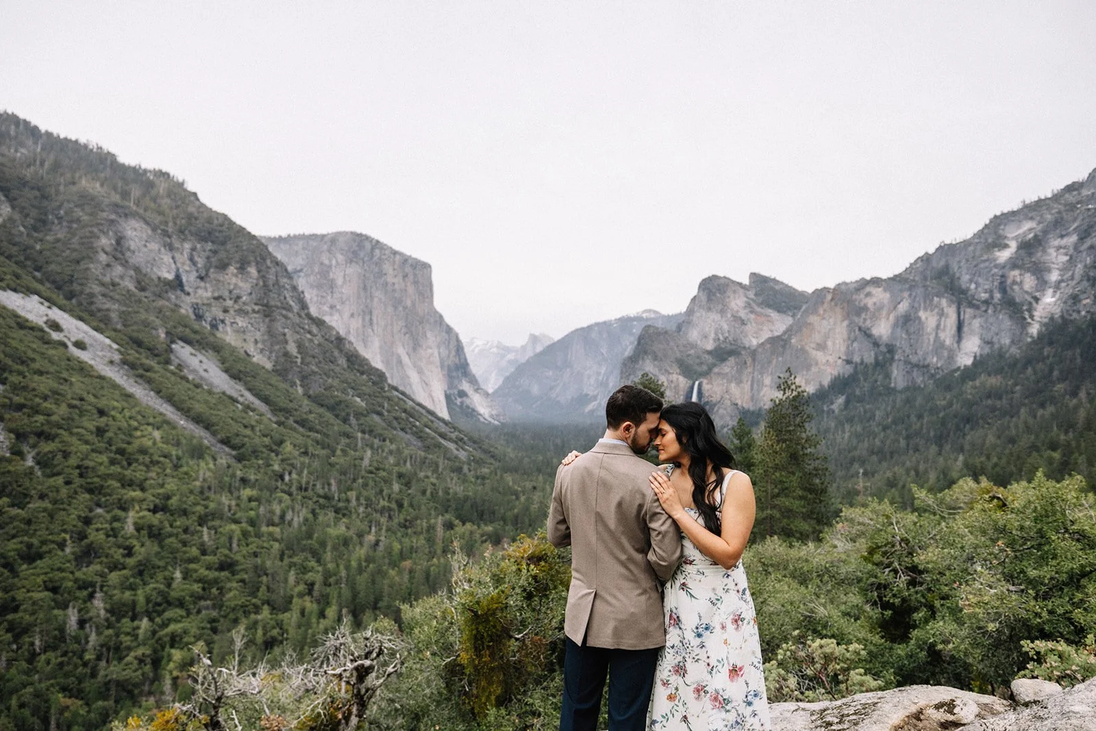 engagement session Yosemite granite cliffs background (14).jpg