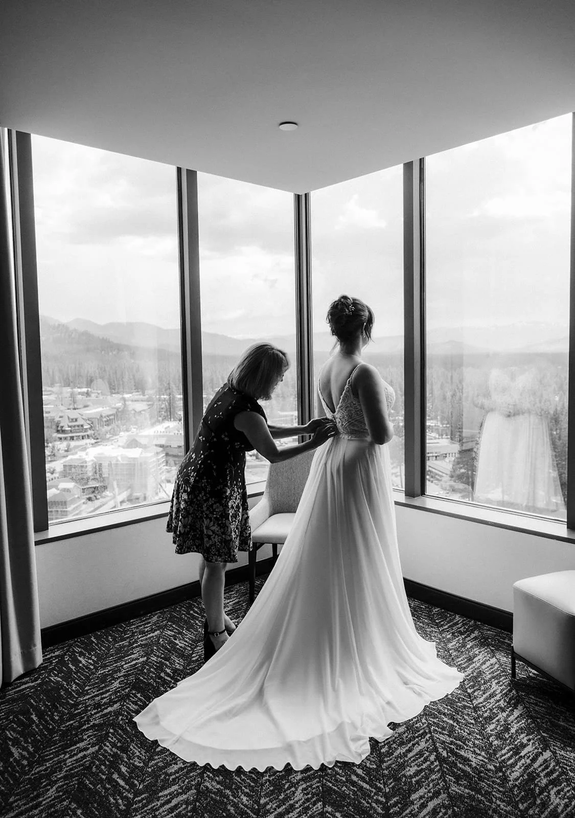 bride getting ready in hotel in lake tahoe.jpg
