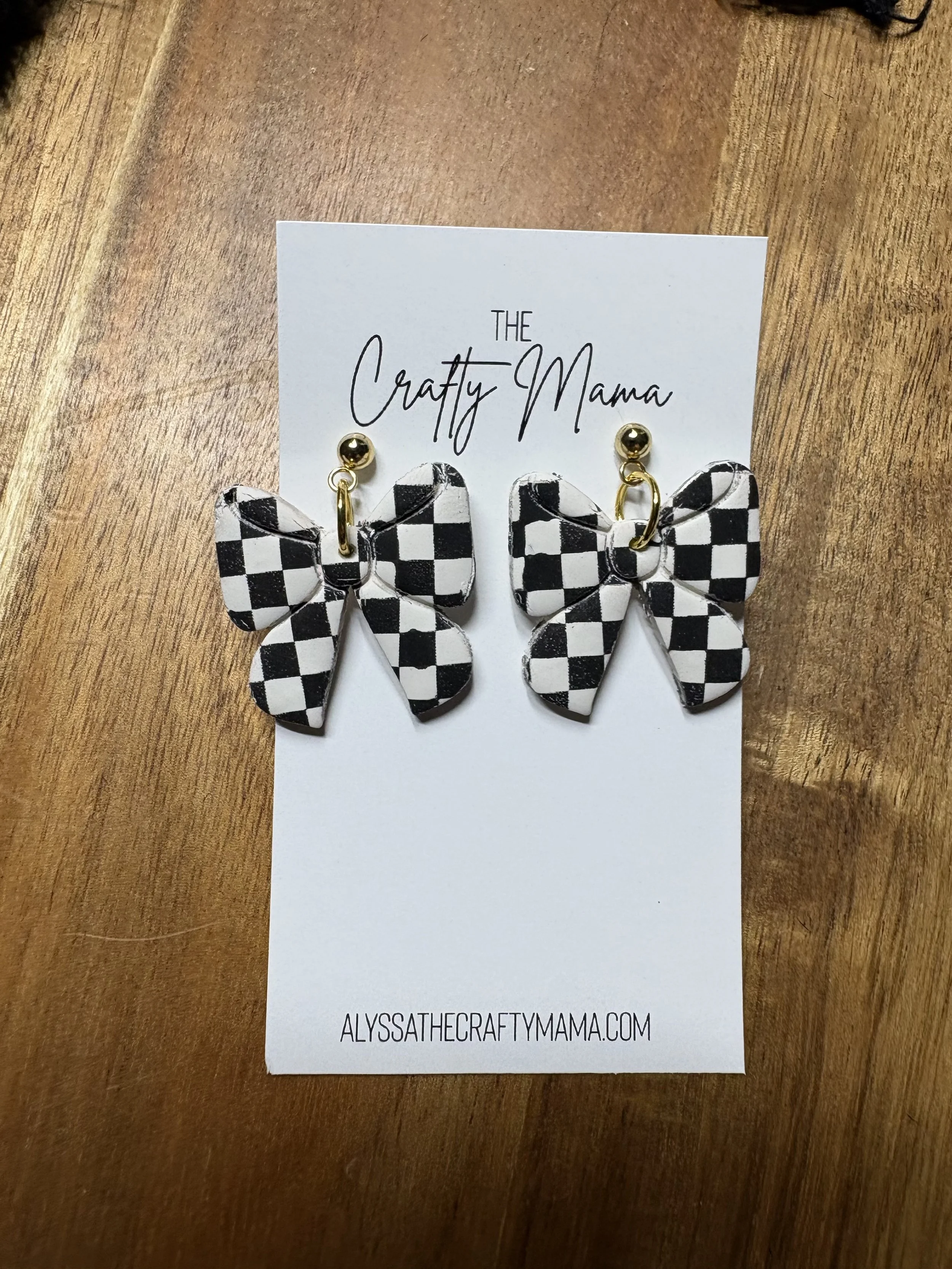 checkered bow