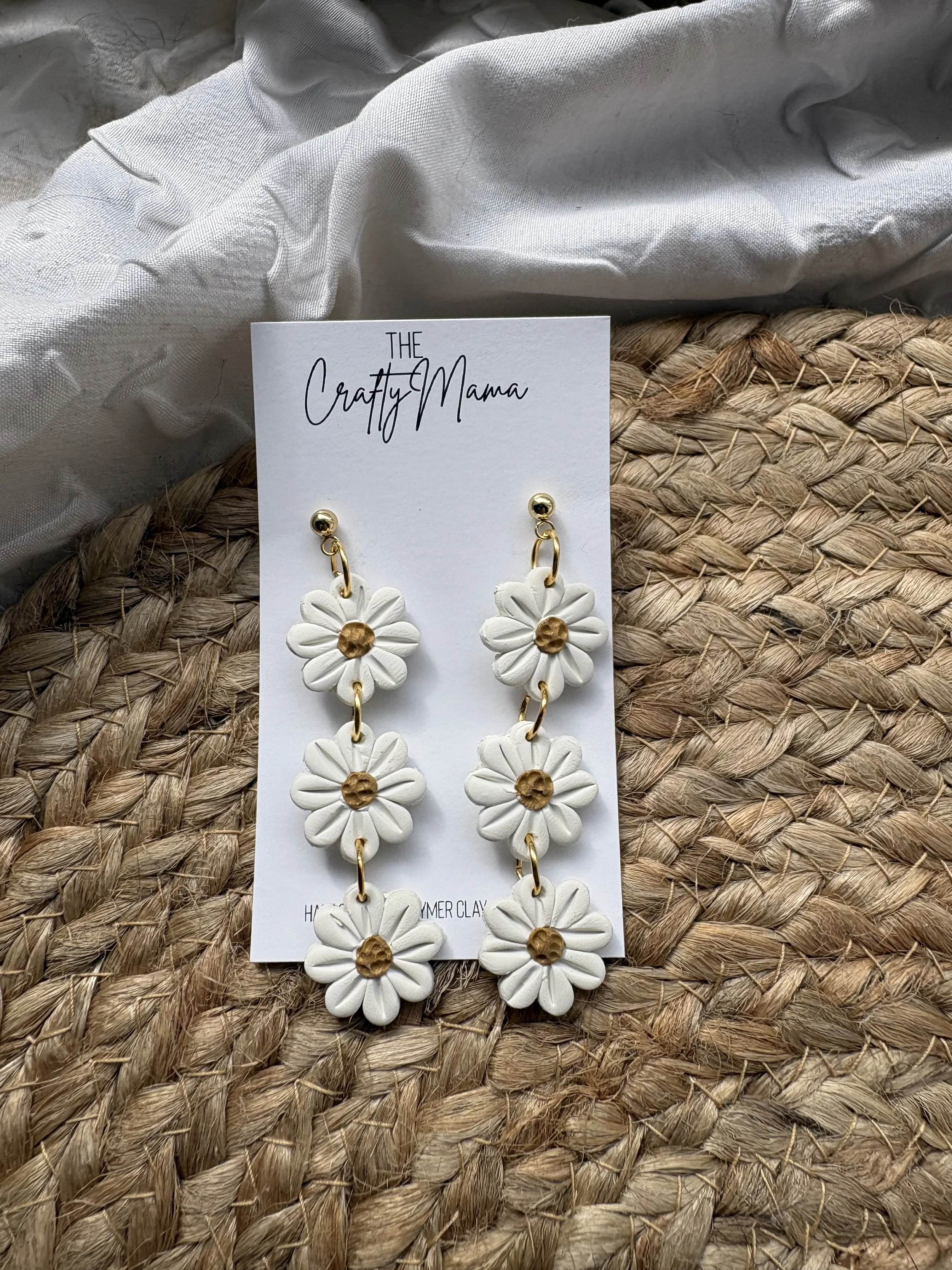 White trio daisies