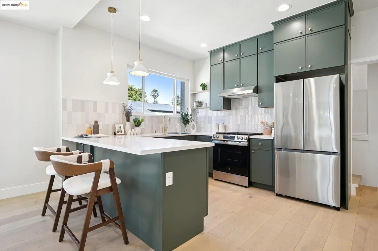 41111799_15_2.jpg