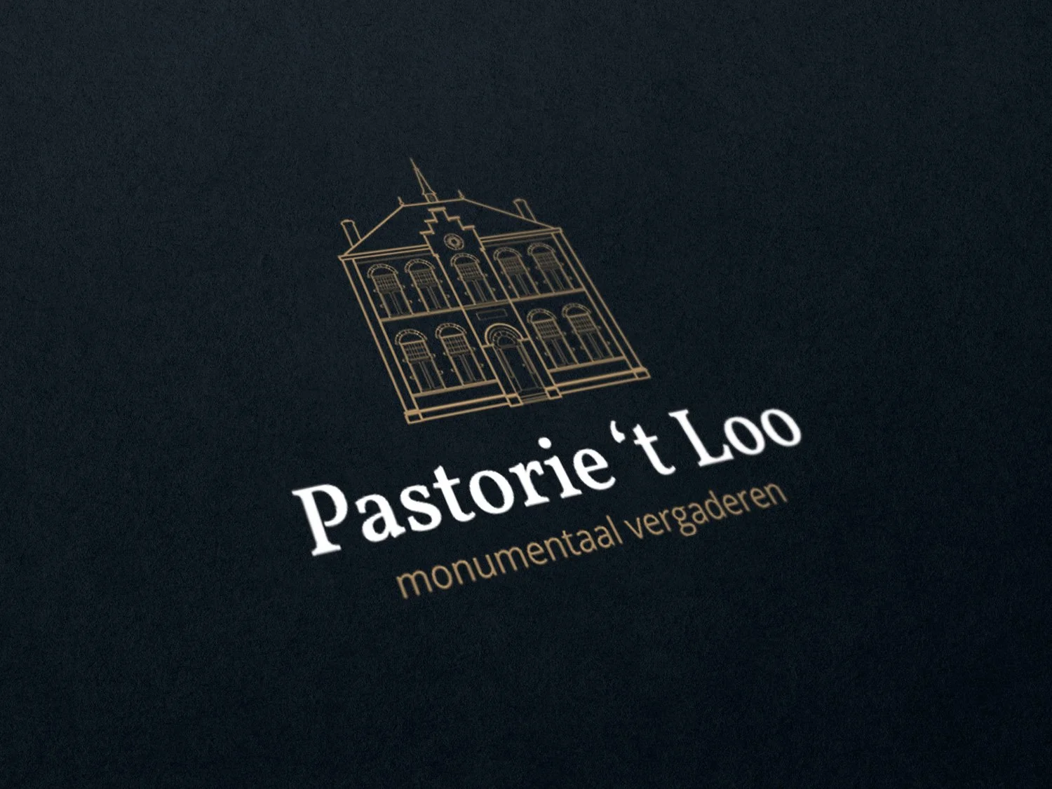 Logo for Pastorie 't Loo, featuring a line drawing of a historic building with multiple windows and a pointed roof, on a dark background.