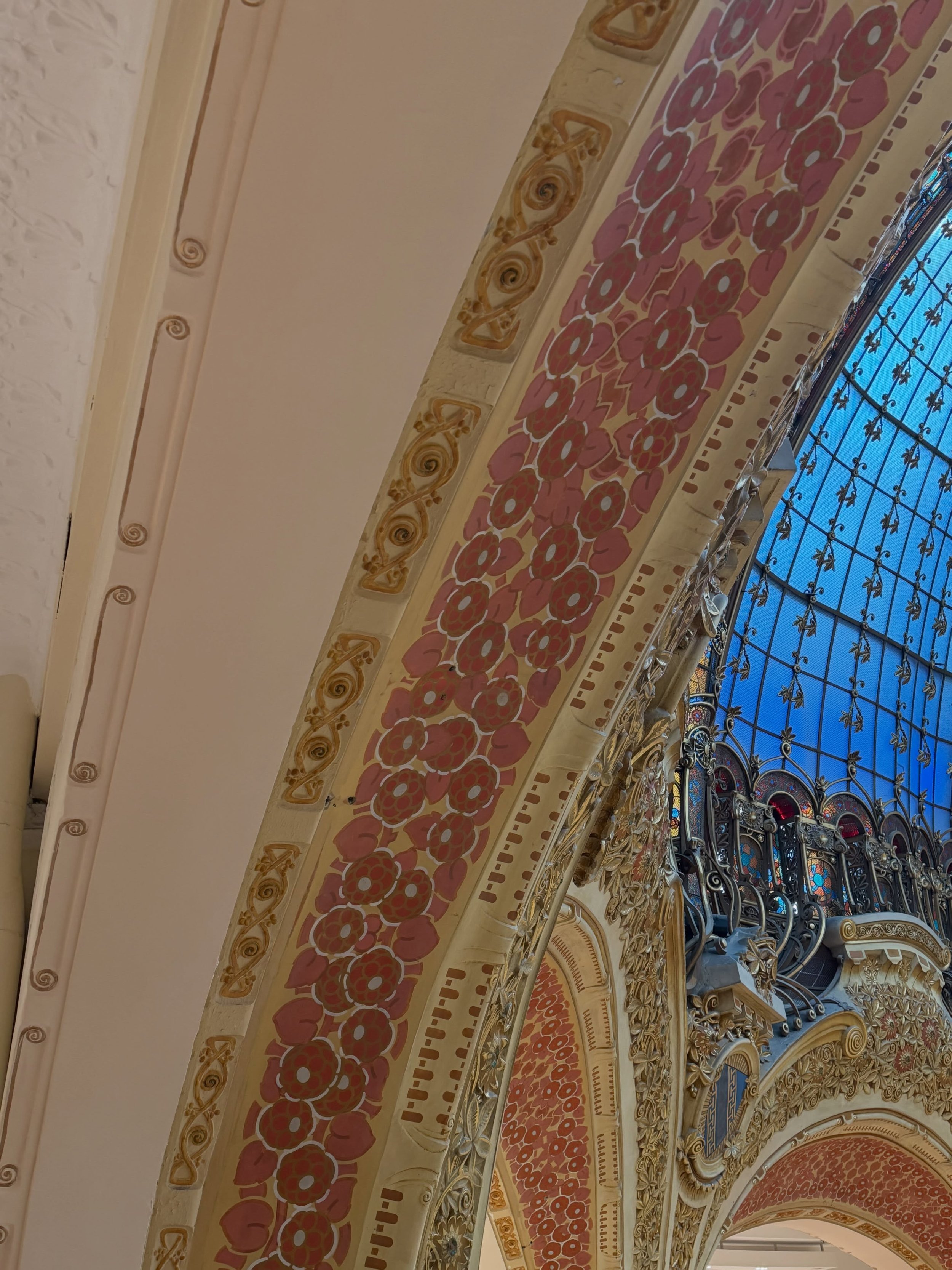 A FEW DAYS - PARIS 

Prachtige architectuur, tegels, natuursteen en natuurlijk MARMER 😍! Hier gaat ons hart sneller van kloppen.

Galeries Lafayette - Gigi - Eifeltoren - Louvre - Guerlain
