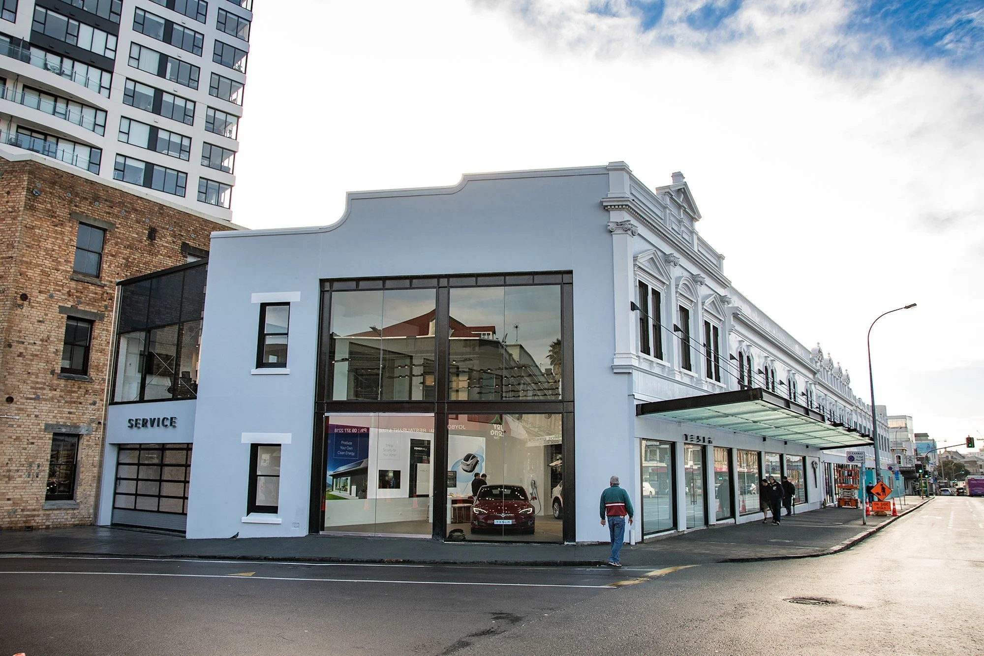 280618nzhmhtesla02.jpg