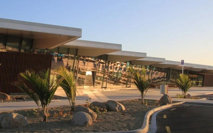 eight_col_New_Plymouth_Airport_new_terminal_sunrise_2020.jpg