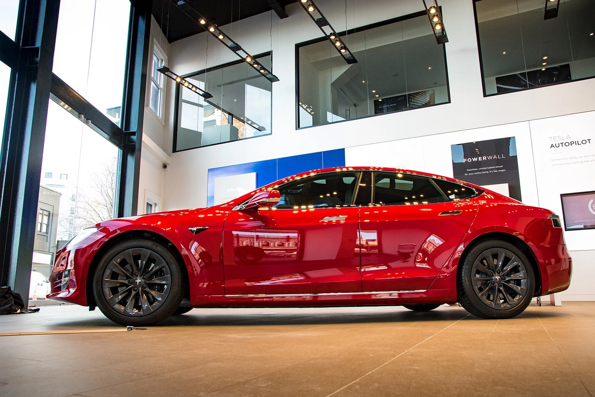280618nzhmhtesla01.jpg