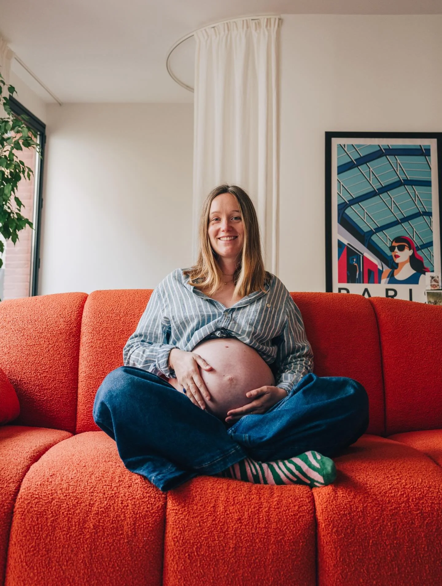 HORTENSE 
Retrouver des copines pour garder en image des traces de ce moment fou de la vie. 💜

Je pense souvent &agrave; ma maman qui &eacute;tait sage-femme en lib&eacute;ral quand je vais chez des gens pour des shootings family et encore plus pour