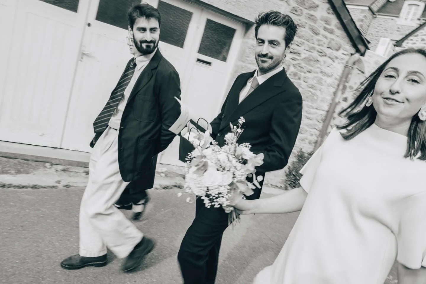 Civil de Marie &amp; Philibert 🤍
On se retrouve dans un mois pour votre immense f&ecirc;te !! 

Les r&eacute;servations pour la saison 2027 sont ouvertes, certaines dates sont full, &eacute;crivez-moi !! 

#mariage #photodemariage #mariage2027 #wedd