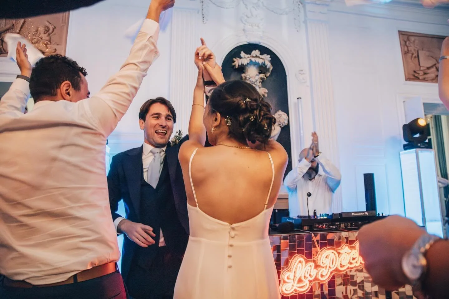Retrouver les copains d&rsquo;enfance pour immortaliser des souvenirs importants 💛
Merci encore Ad&egrave;le &amp; Gauthier de m&rsquo;avoir fait confiance et donner cette mission 🌞 

#weddingphotography #wedding #photodemariage