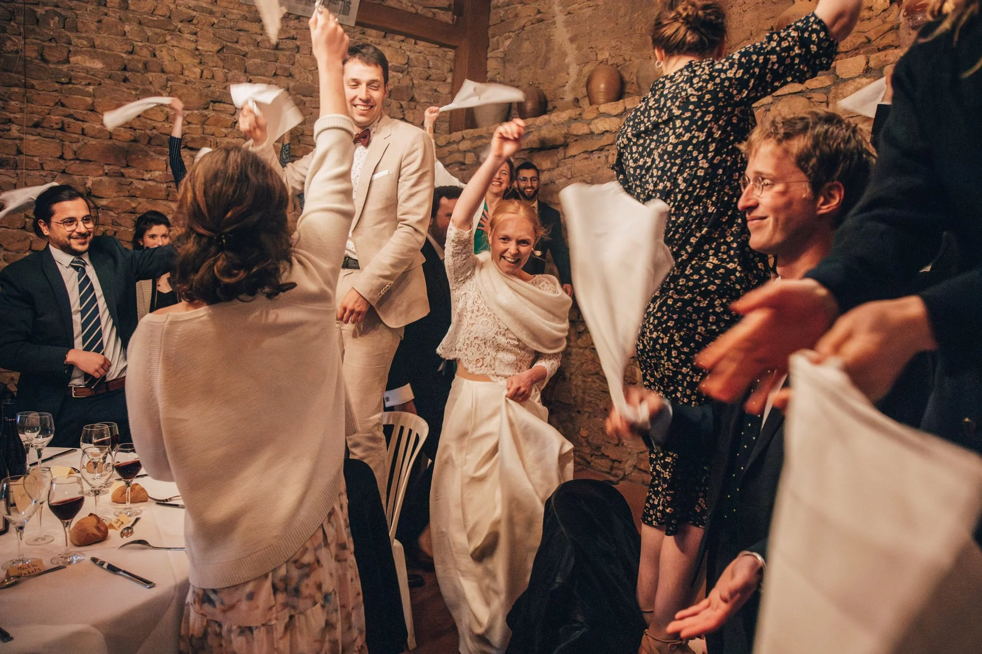 Entrée des mariés dans la salle du mariage