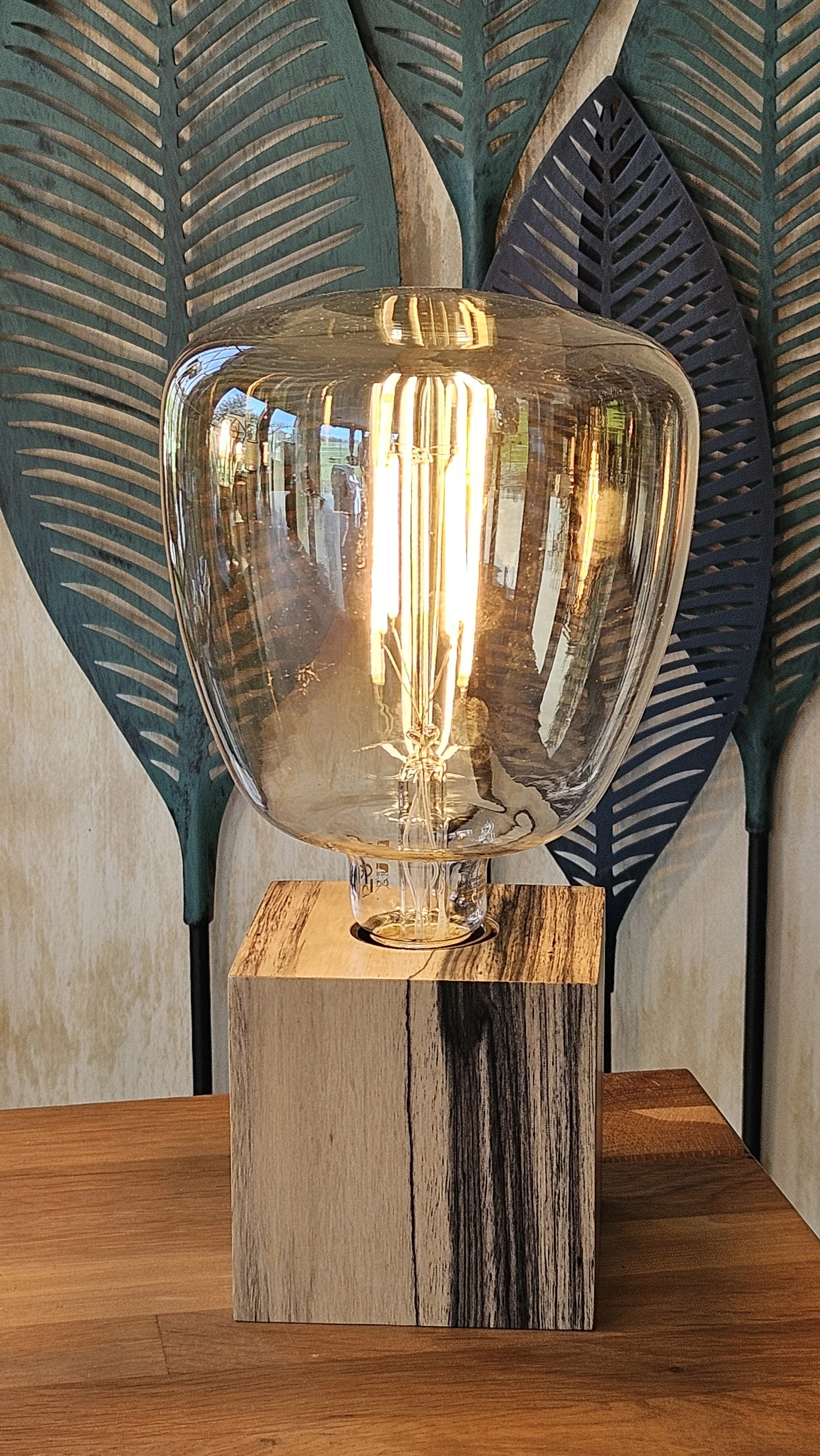 Lampe artisanale à poser, lampe de chevet, lampe de salon, lampe de bibliothèque, lampe de bureau. Ambiance cosy premium et chaleureuse.
