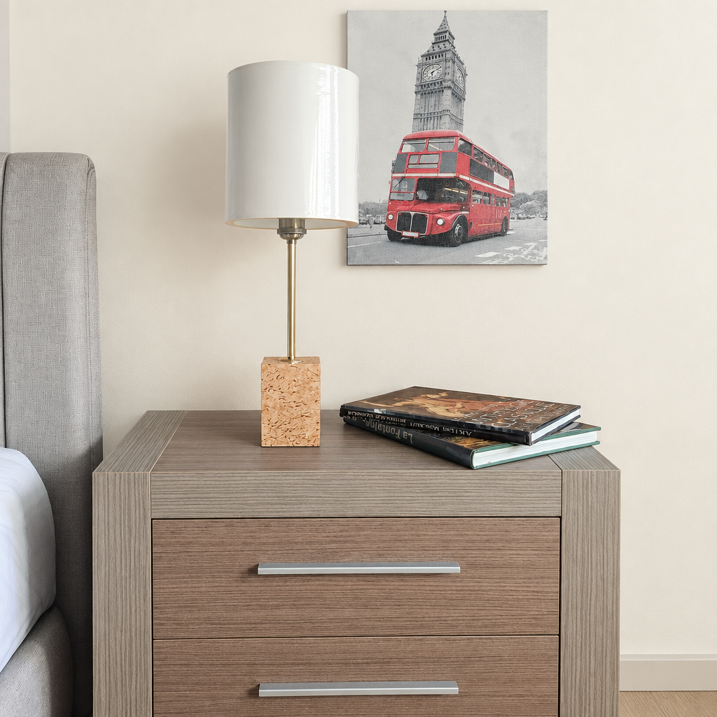 lampe-a-poser-bois-artisanale-eucalyptus-luminessencedesign-elegance-chambre.png