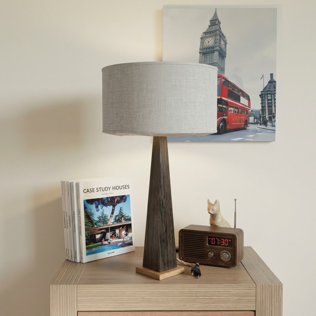 lampe-a-poser-bois-artisanale-wenge-luminessencedesign-phare_wenge-chevet.png