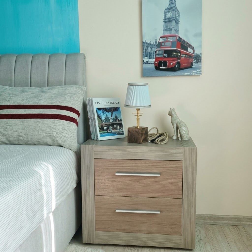 Lampe-a-poser-bois-ronce-de-noyer-luminessencedesign-EclipseHeritage-chambre.png