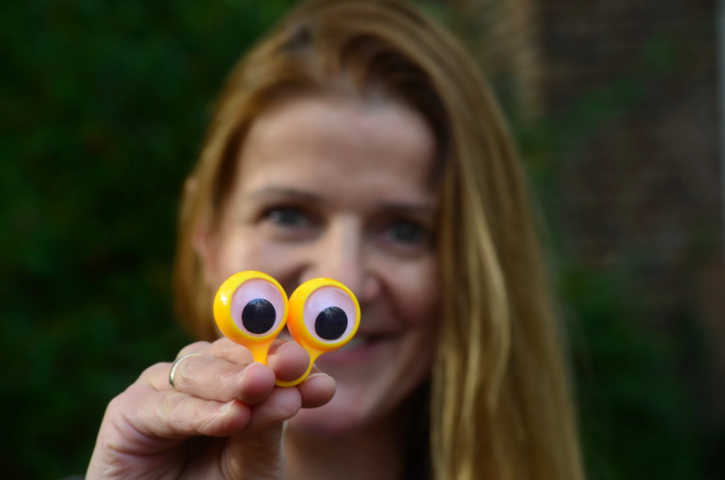 vrouw oogjes kijken
