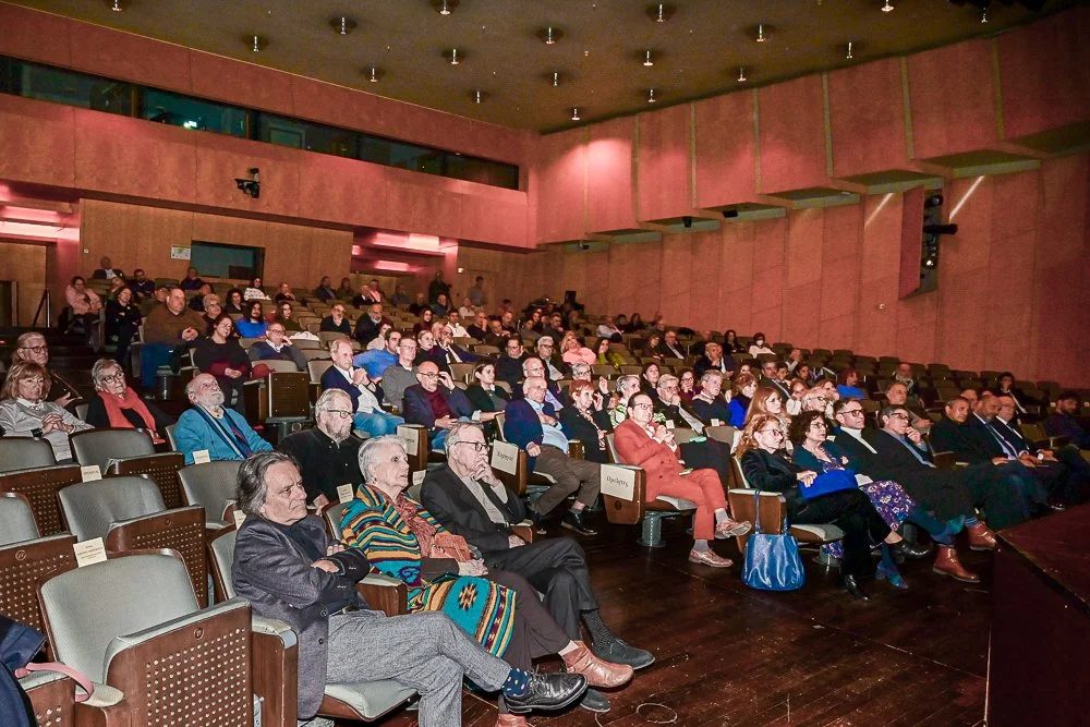 Κάλυψη συνεδρίου με πολυπληθές κοινό σε αμφιθέατρο. Επαγγελματική φωτογράφιση εταιρικών εκδηλώσεων και business events | Παγκράτι.