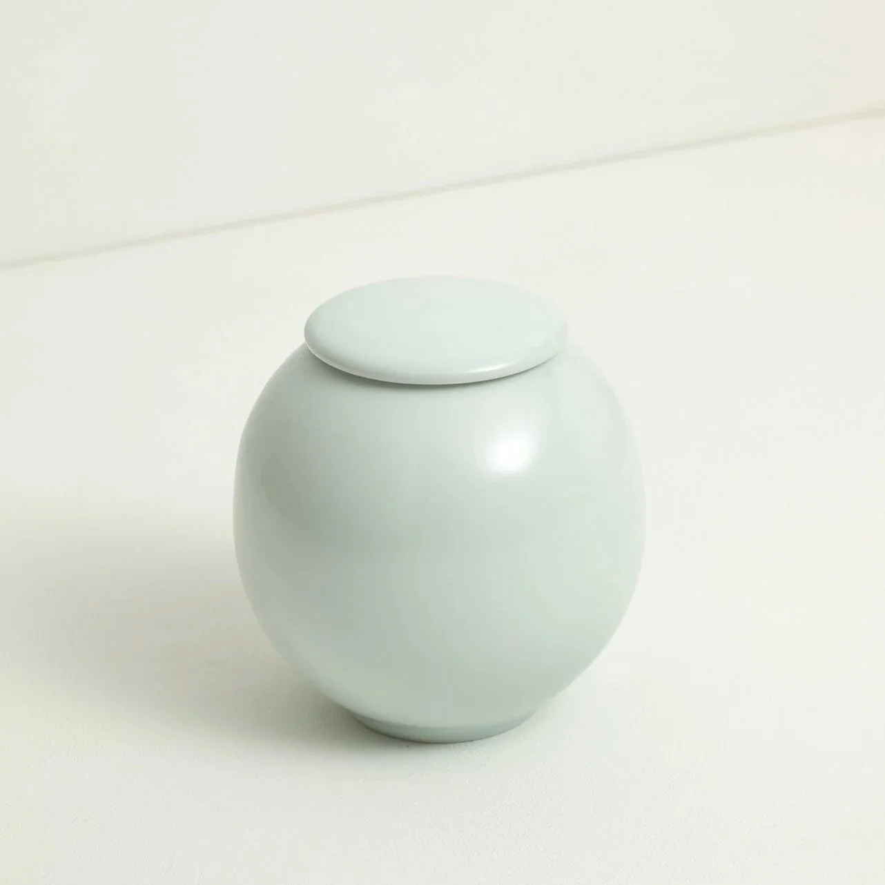 Jaejun Lee, Vessel "Wearing a Hat", wheel-thrown Korean porcelain, celadon glaze, 2025, Korean Ceramics Paris