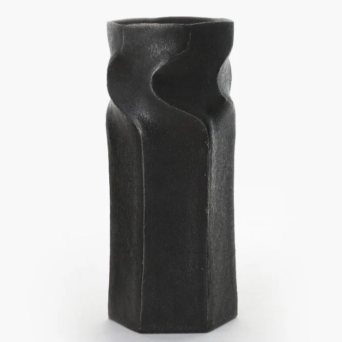 a black vase by Lee Songam