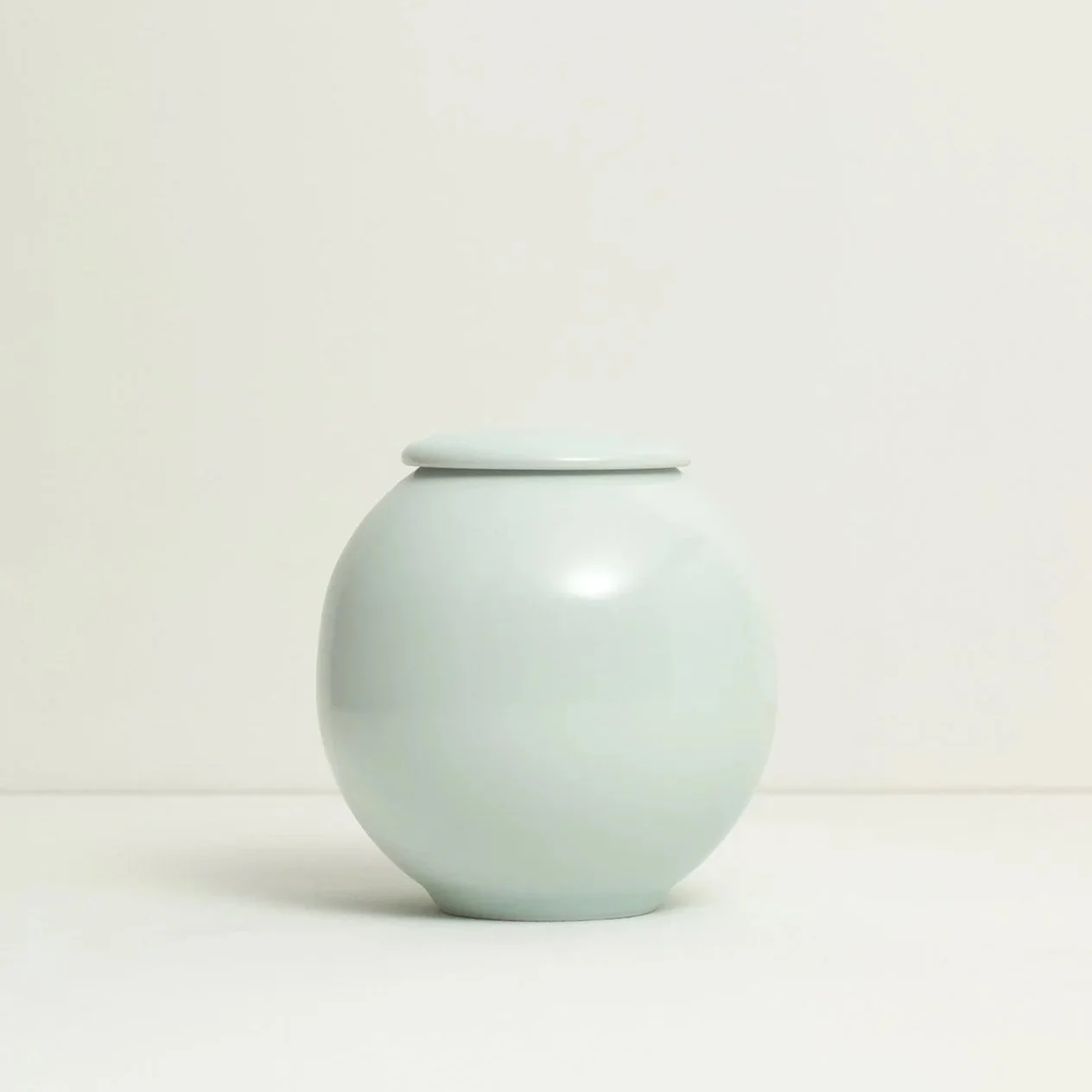 Jaejun Lee, Vessel "Wearing a Hat", full vessel, side view