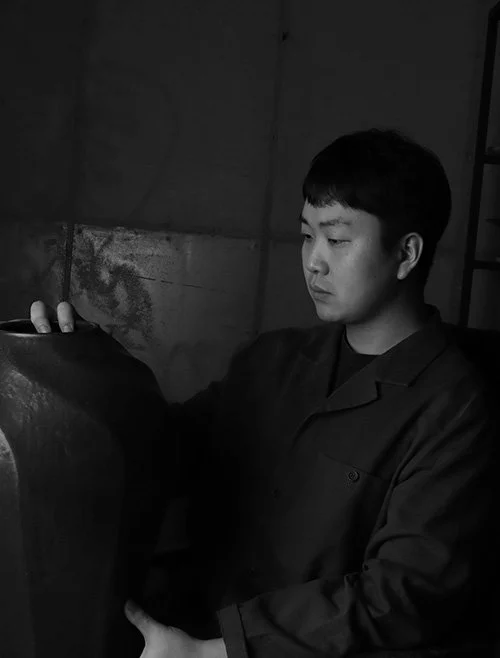 Lee Songam, Korean ceramist, black ceramic sculpture, Icheon, Magna Gallery Paris