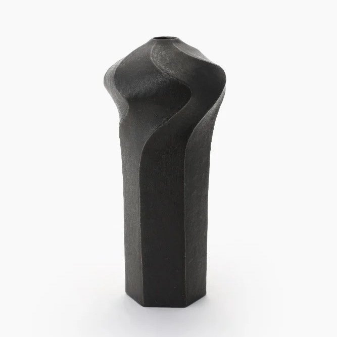 a black vase by Lee Songam