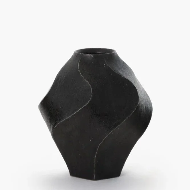 a black vase by Lee Songam