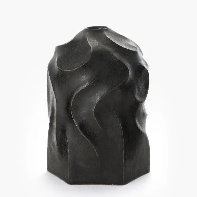 a black vase by Lee Songam