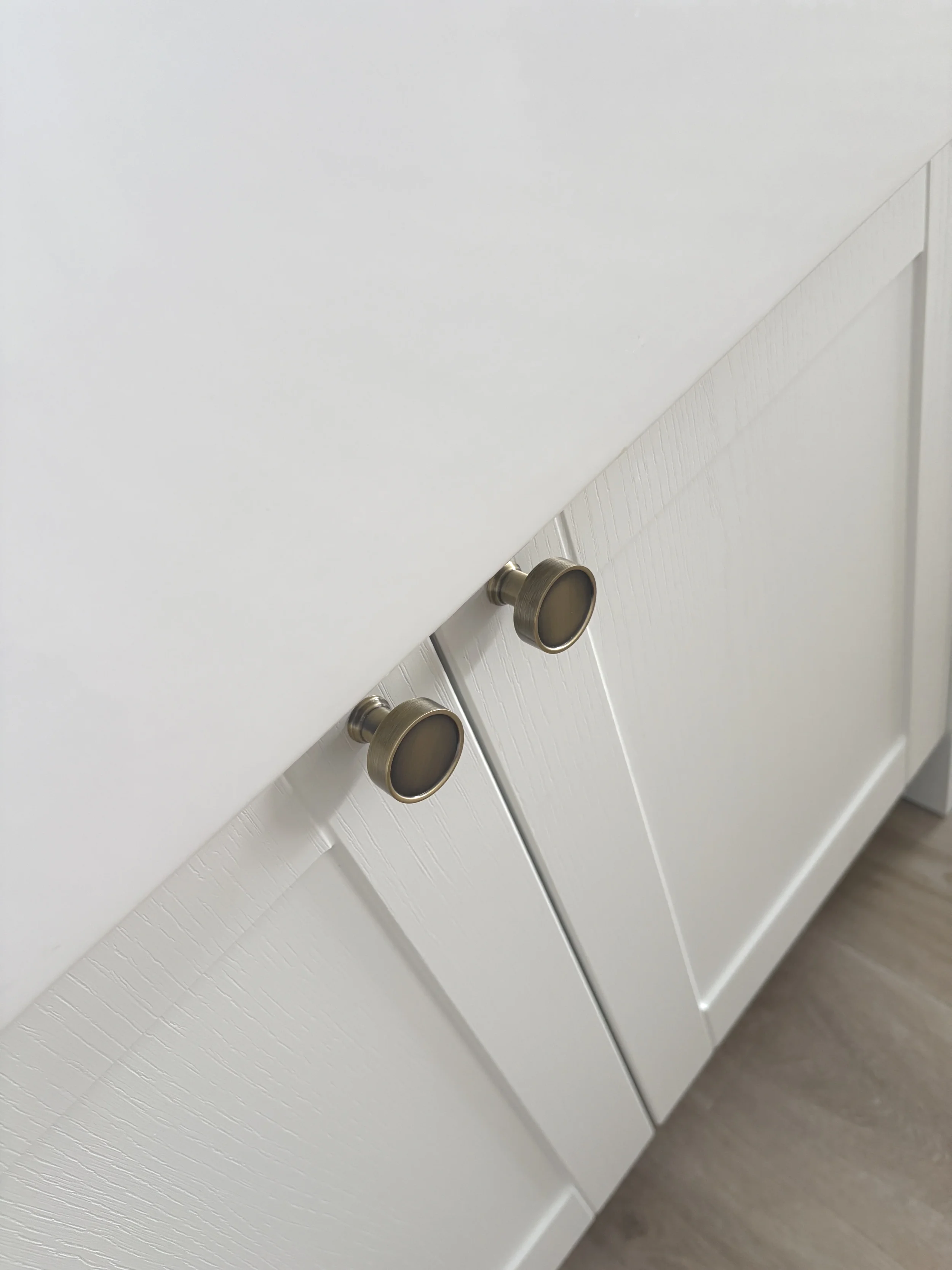 Thoughtful detailing, quality materials and carefully selected hardware combine to create a kitchen that feels both timeless and functional.