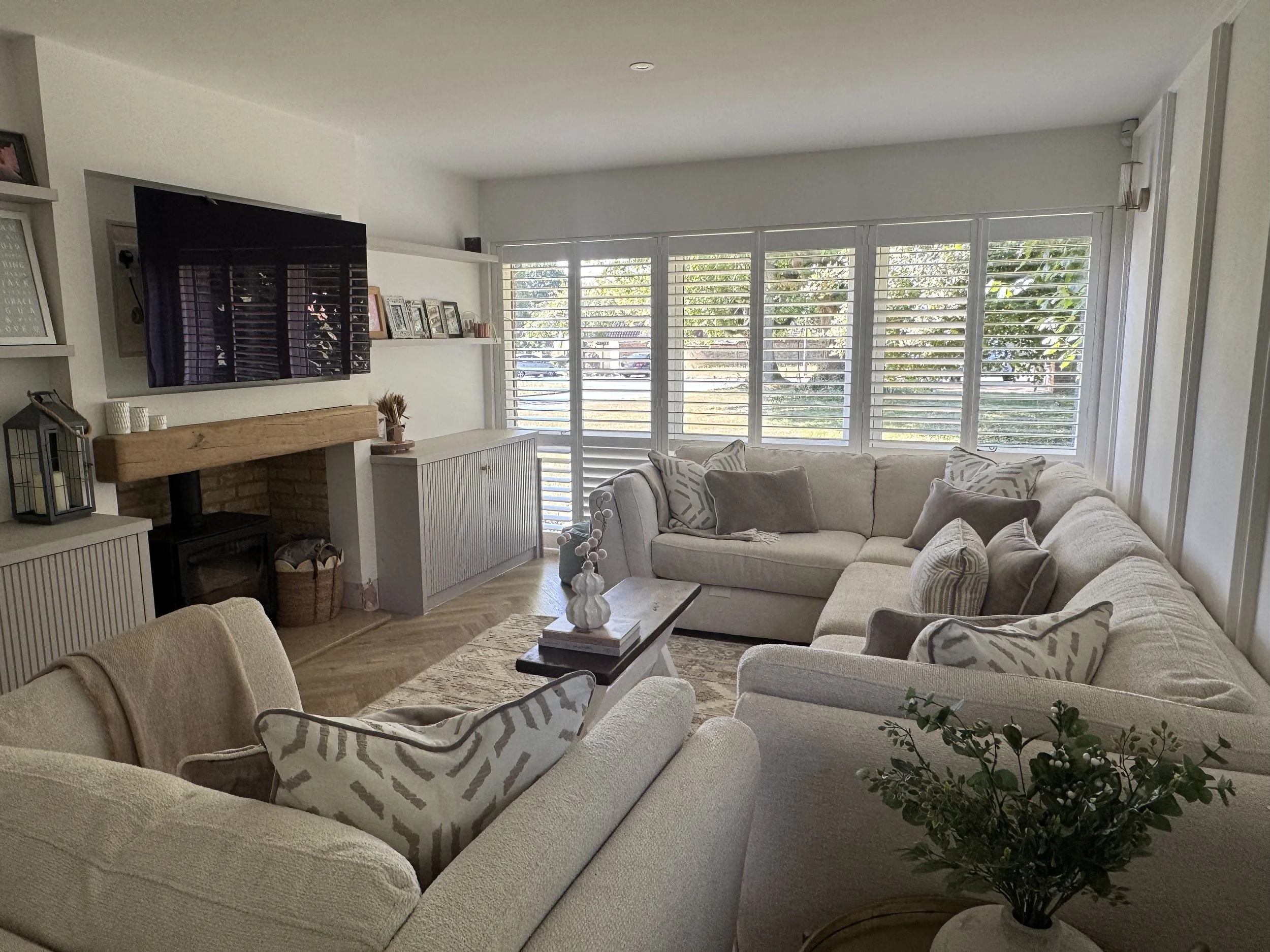 Home stager expert for occupied property - living room styling