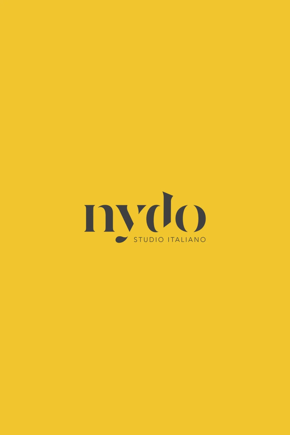Gelber Hintergrund mit schwarzem Text ‚nydo‘ und kleinerem Text ‚Studio Italiano‘ darunter.