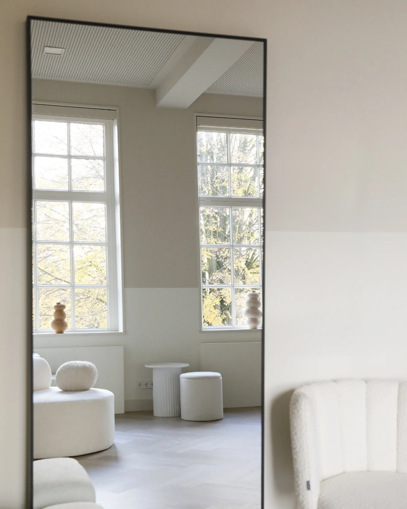 Mirroring the light ✨
In de studio is er altijd mooi daglicht. Alle shoots vinden plaats in @newportthestudio. Een andere locatie is mogelijk op aanvraag.