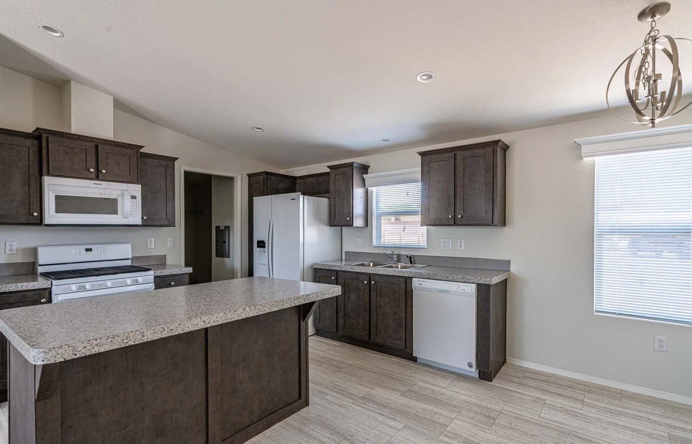 halloran_feh_chandler_fleetwood_24483e_kitchen_1_1646865957914_1375_12 (1).jpeg