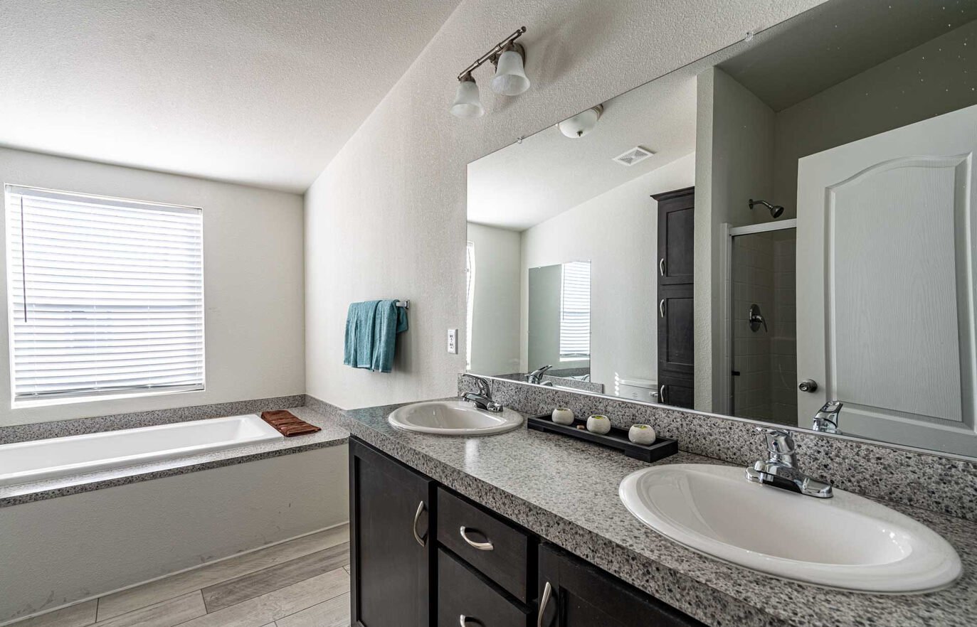 boxelder_feh_mesa_fleetwood_28563g_masterbath_1_2_1646937464794_1373_12.jpeg