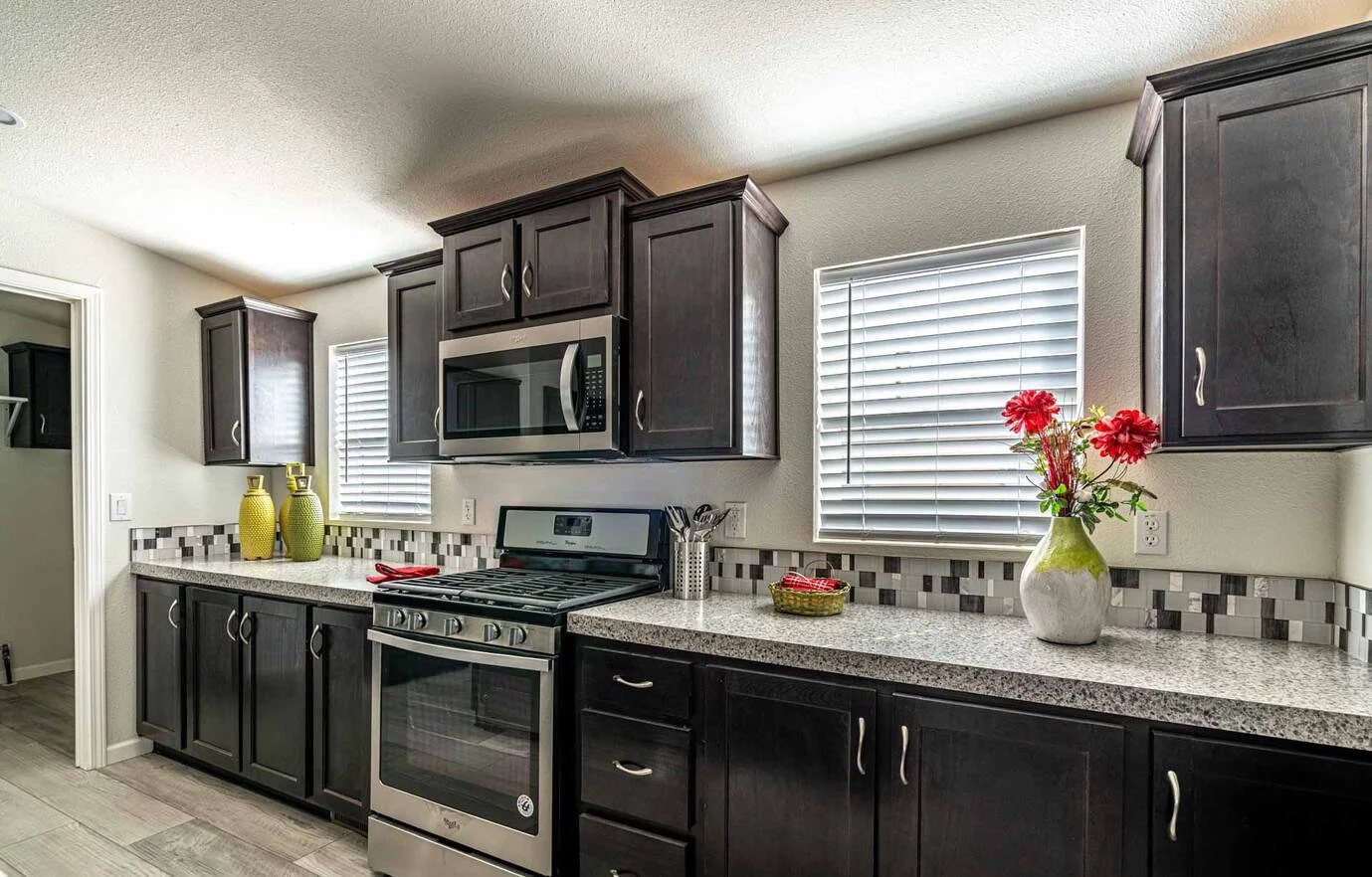 boxelder_feh_mesa_fleetwood_28563g_kitchen_3_2_1646937508568_1379_12.jpeg