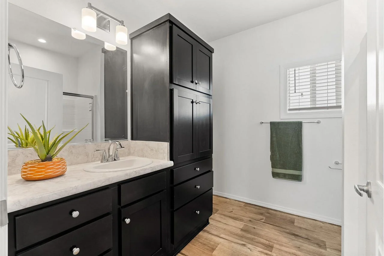 Delmar-Duplex-Unit-A-Bath-1.jpeg