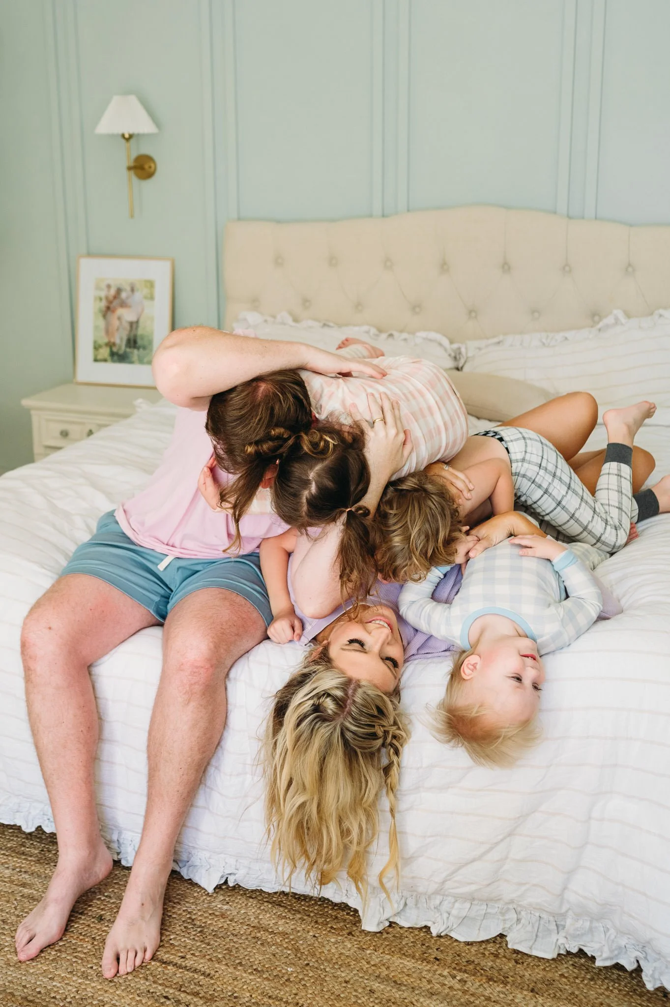 A relaxed, cozy in-home photo session with young kids in Bend, Oregon