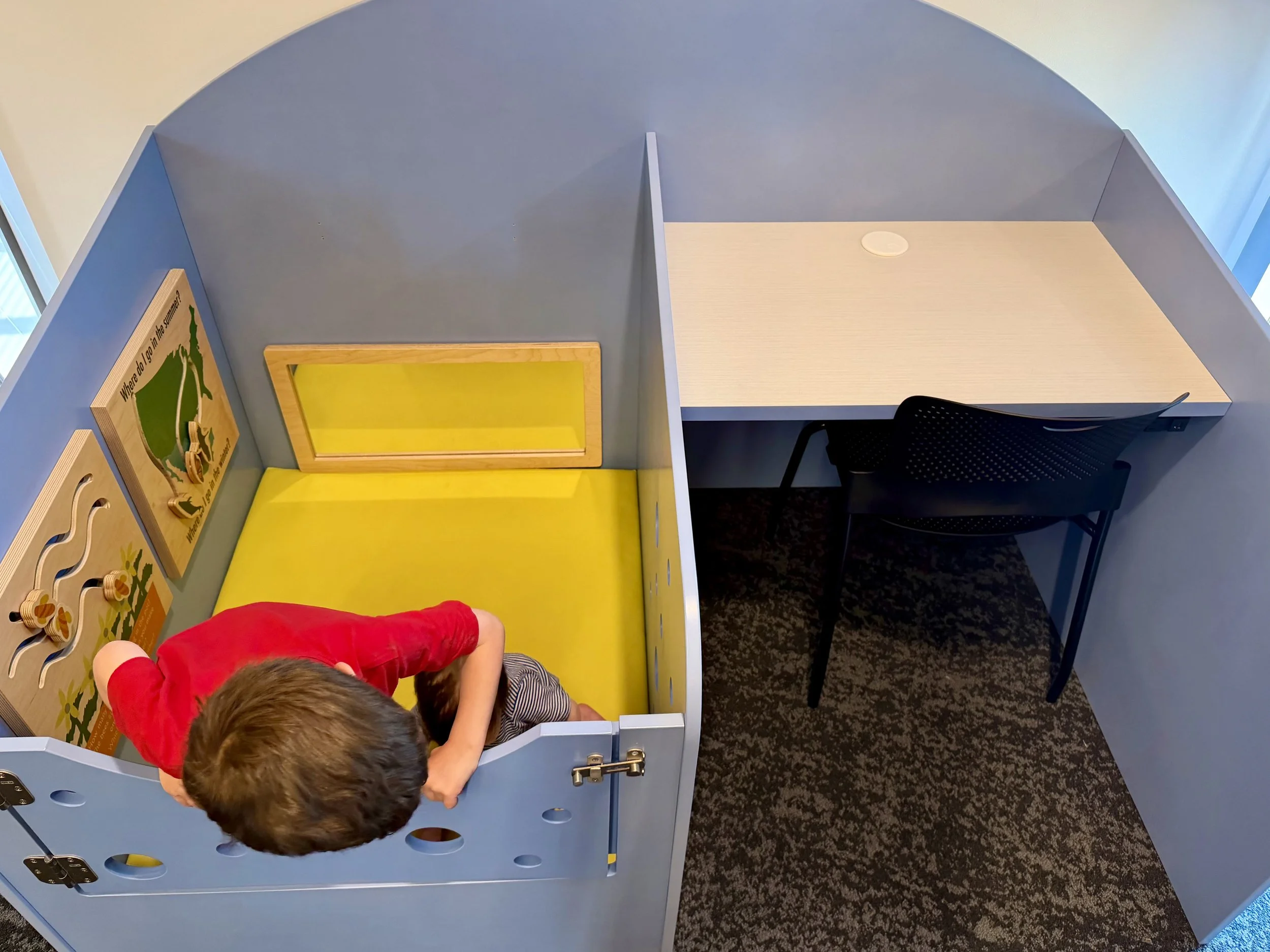 central-library-parent-work-station-bend-oregon.jpeg