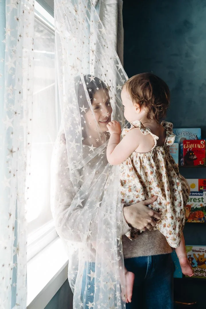 toddler-playing-mama-relaxed-session-bend.jpg
