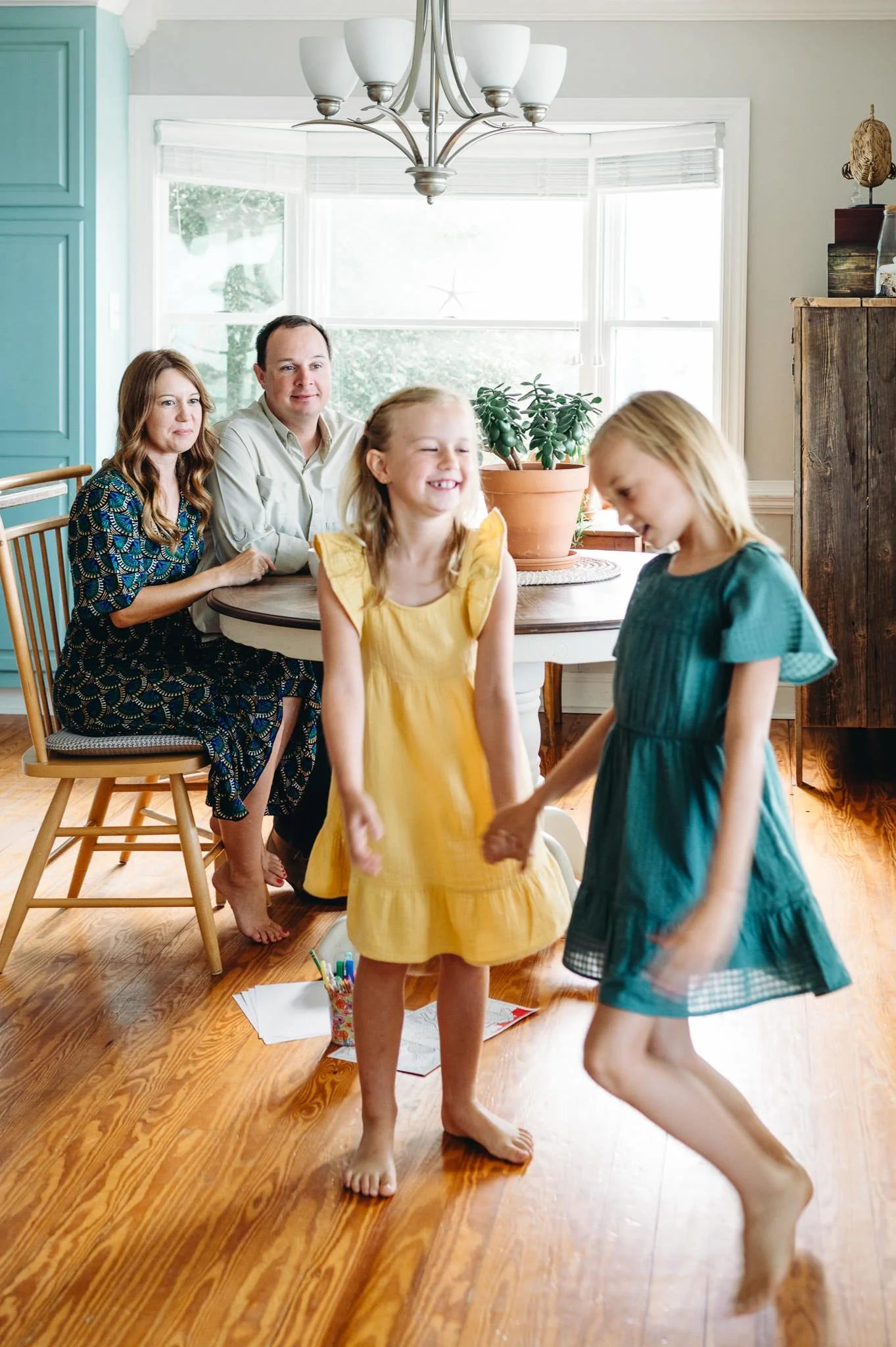 Joyful family portrait in their Bend, Oregon home by Elise Souders